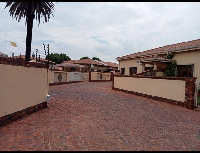 2 BEDROOM PROPERTY TO RENT IN COMET